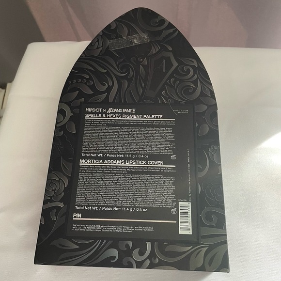 HIPDOT x Addams Family Limited Edition Makeup Set 3 Lipsticks Pin And Eyeshadow - Picture 6 of 15